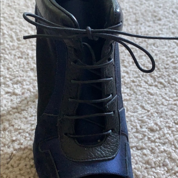 Burberry navy/black heels size 36.5 - Picture 3 of 8